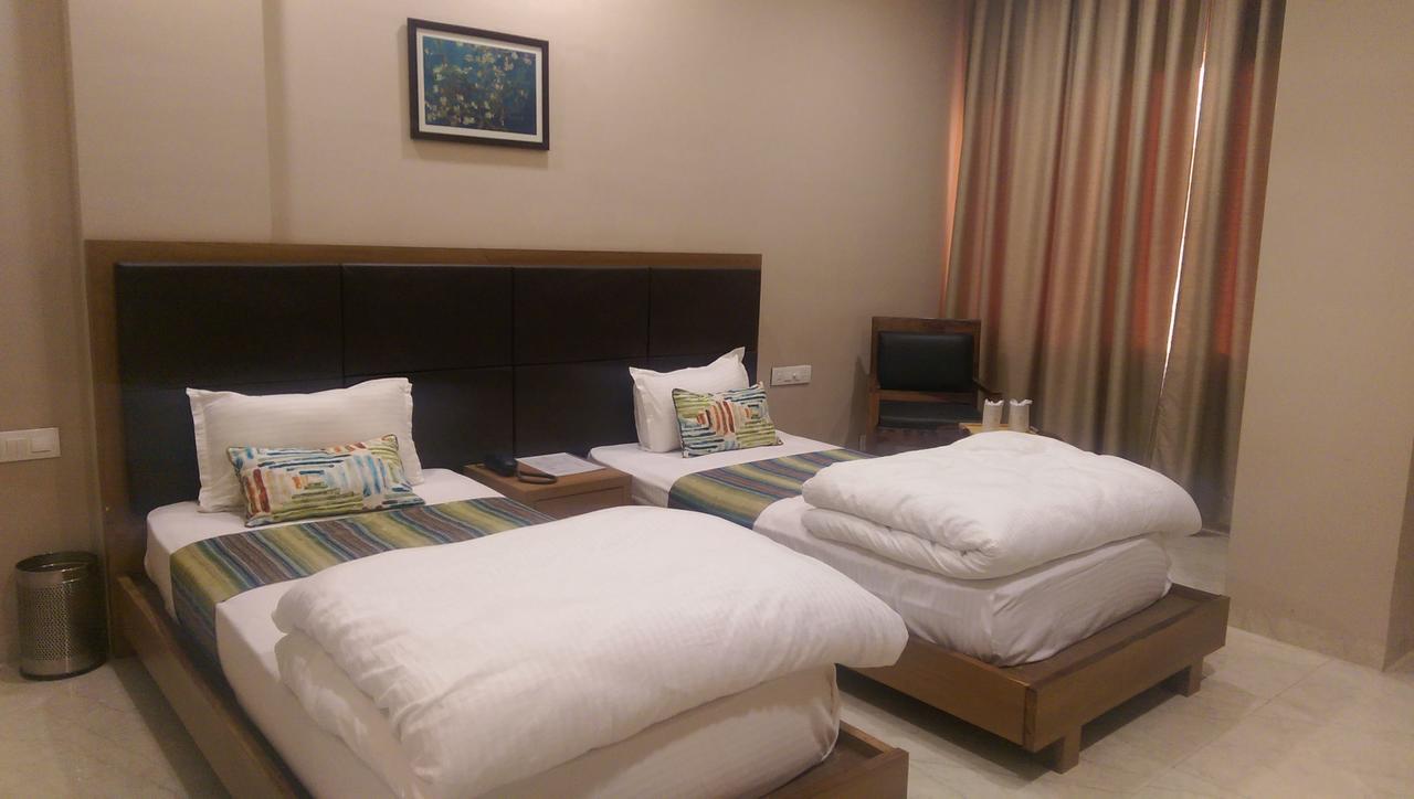 The Premier Hotel Кота Екстериор снимка