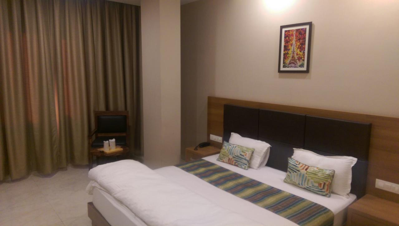 The Premier Hotel Кота Екстериор снимка