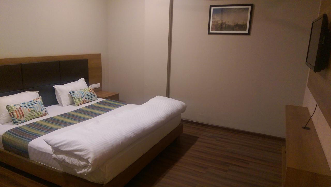 The Premier Hotel Кота Екстериор снимка