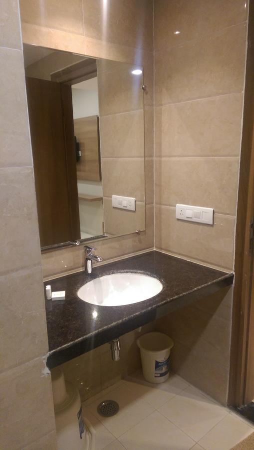 The Premier Hotel Кота Екстериор снимка