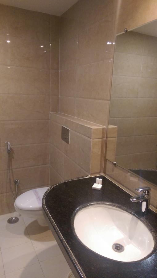 The Premier Hotel Кота Екстериор снимка
