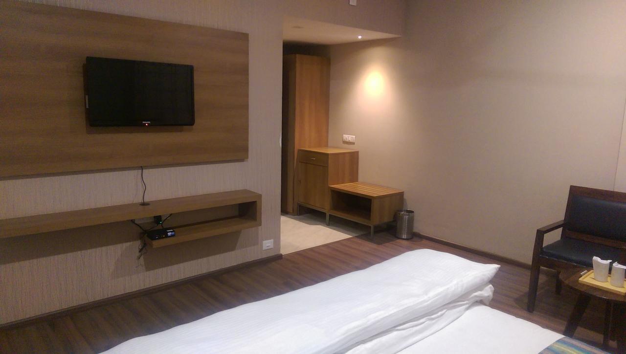 The Premier Hotel Кота Екстериор снимка