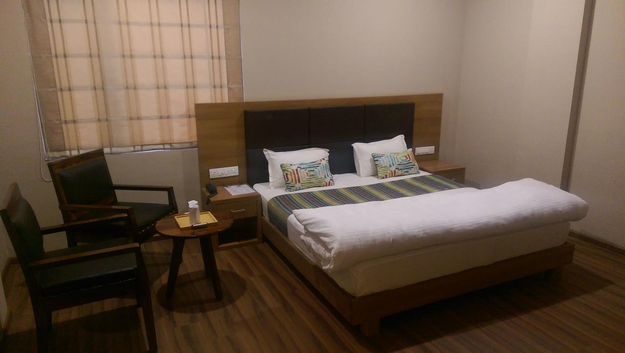 The Premier Hotel Кота Екстериор снимка
